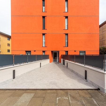 Comfy Apt With Private Parking & Balcony Milano Esterno foto