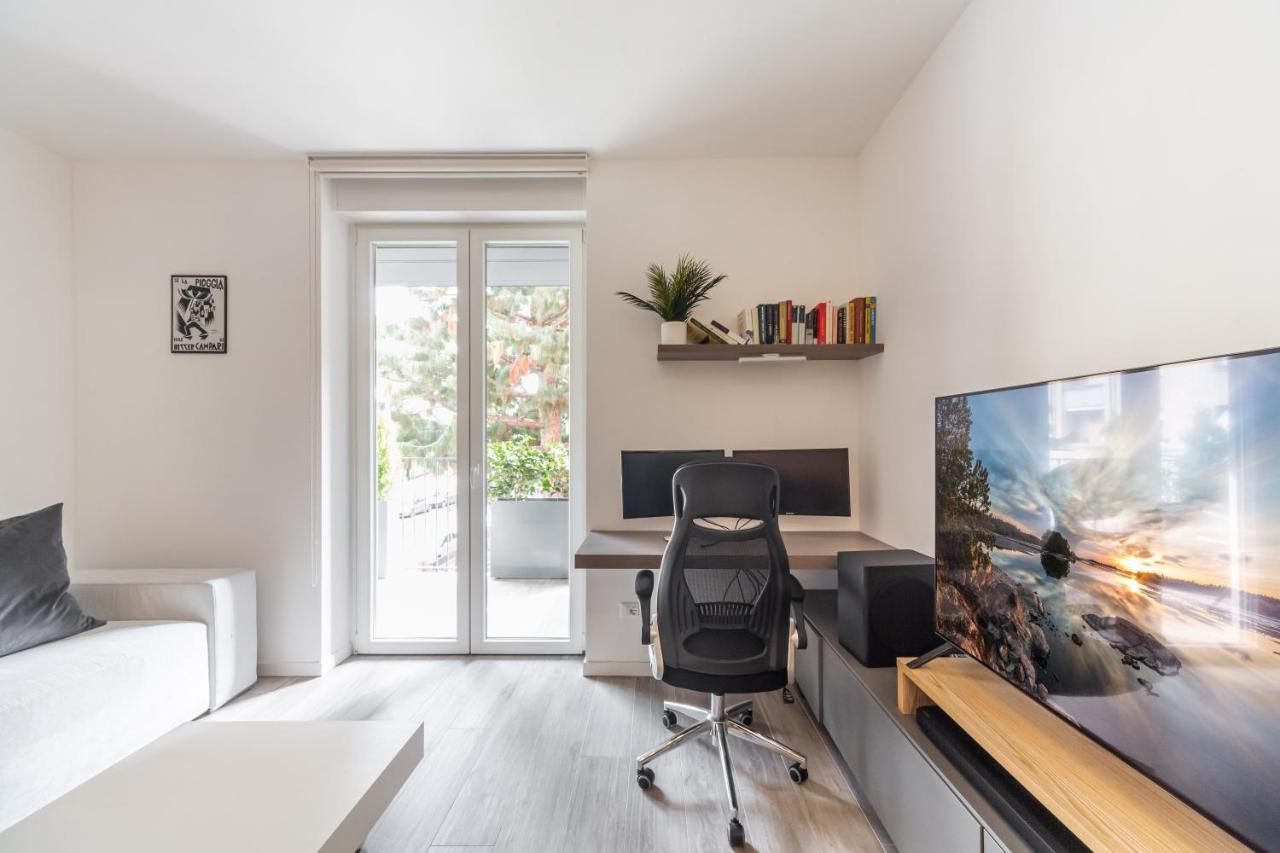 Comfy Apt With Private Parking & Balcony Milano Esterno foto