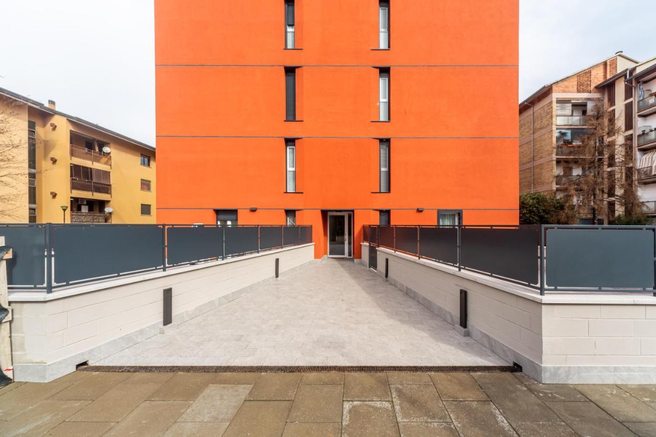 Comfy Apt With Private Parking & Balcony Milano Esterno foto