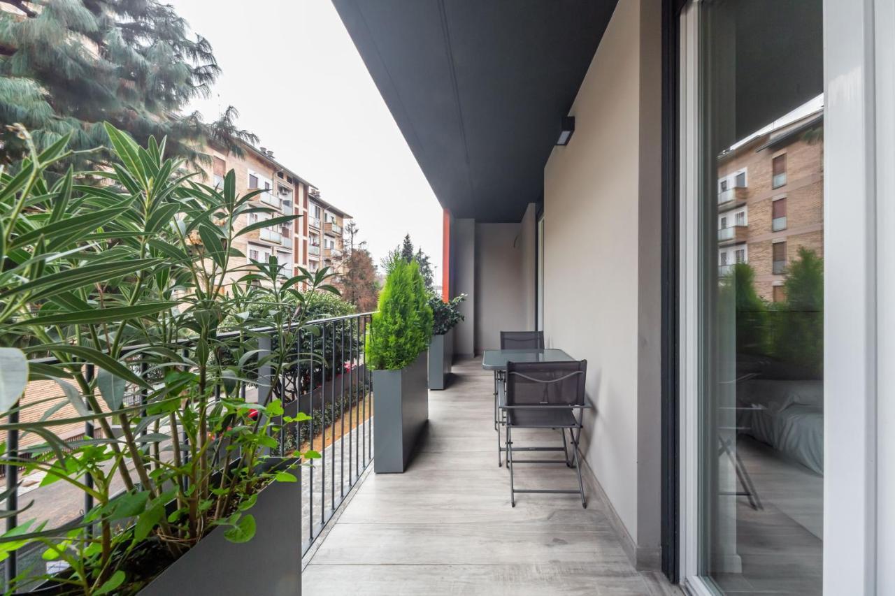 Comfy Apt With Private Parking & Balcony Milano Esterno foto
