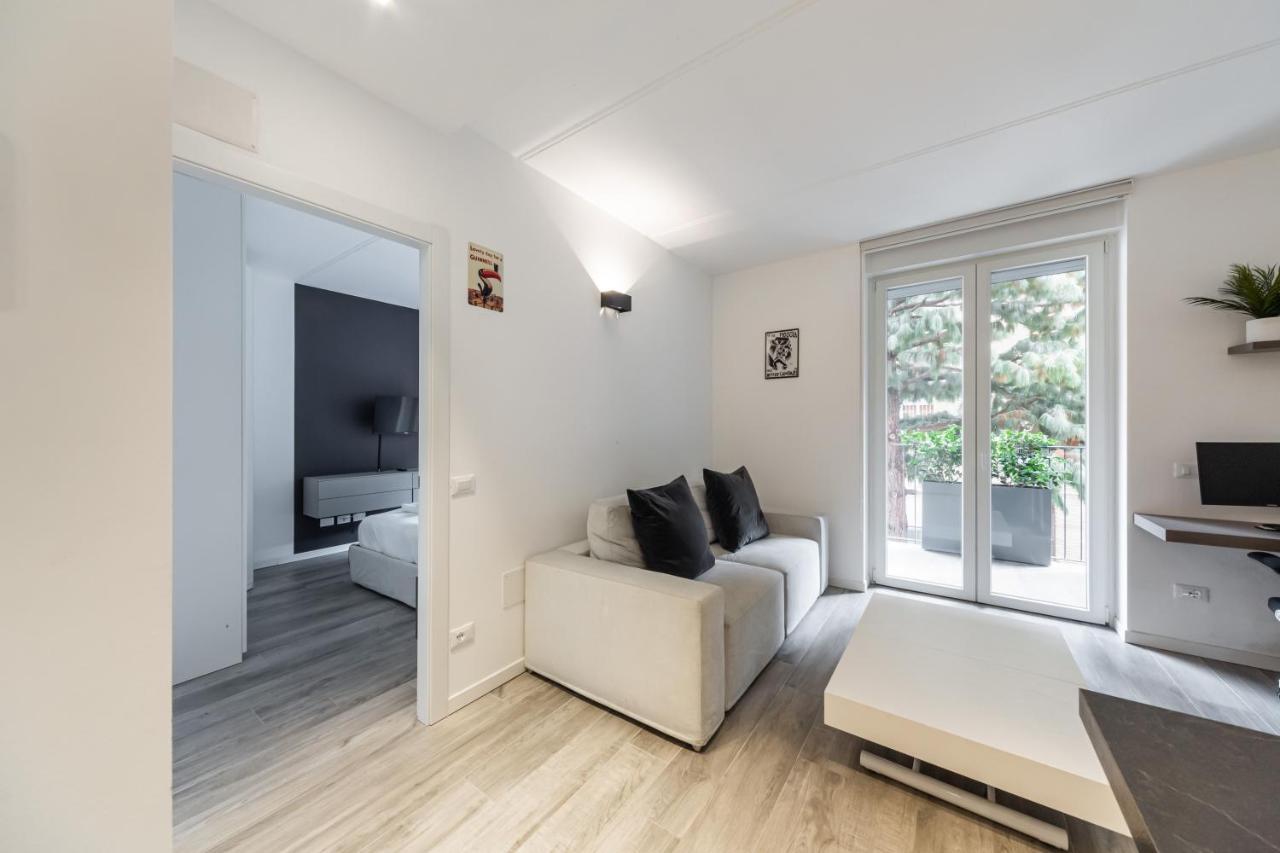 Comfy Apt With Private Parking & Balcony Milano Esterno foto