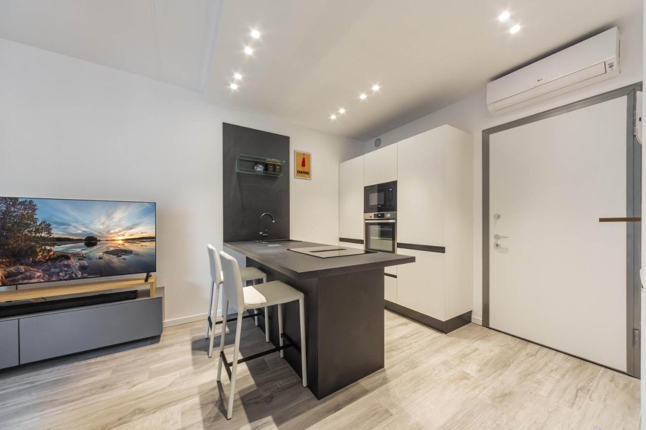 Comfy Apt With Private Parking & Balcony Milano Esterno foto