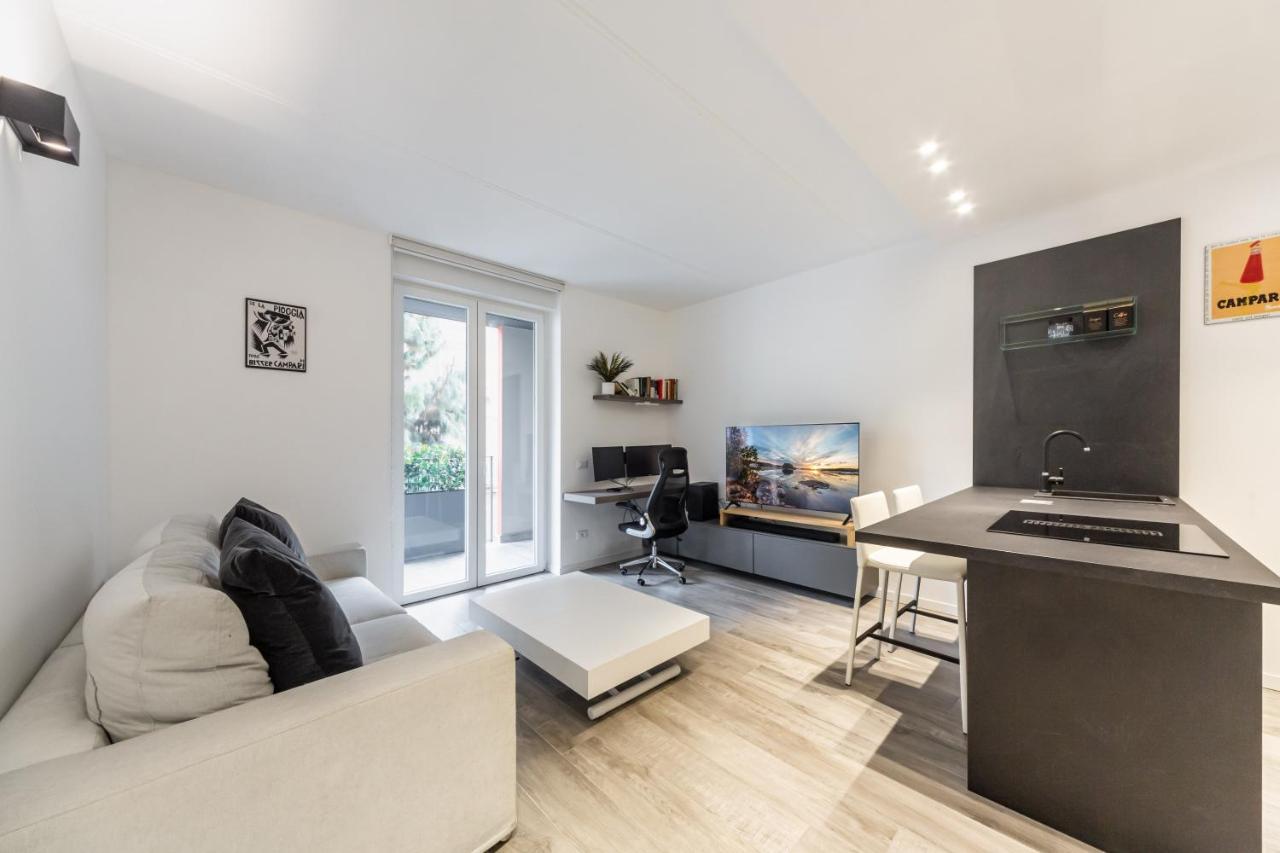 Comfy Apt With Private Parking & Balcony Milano Esterno foto