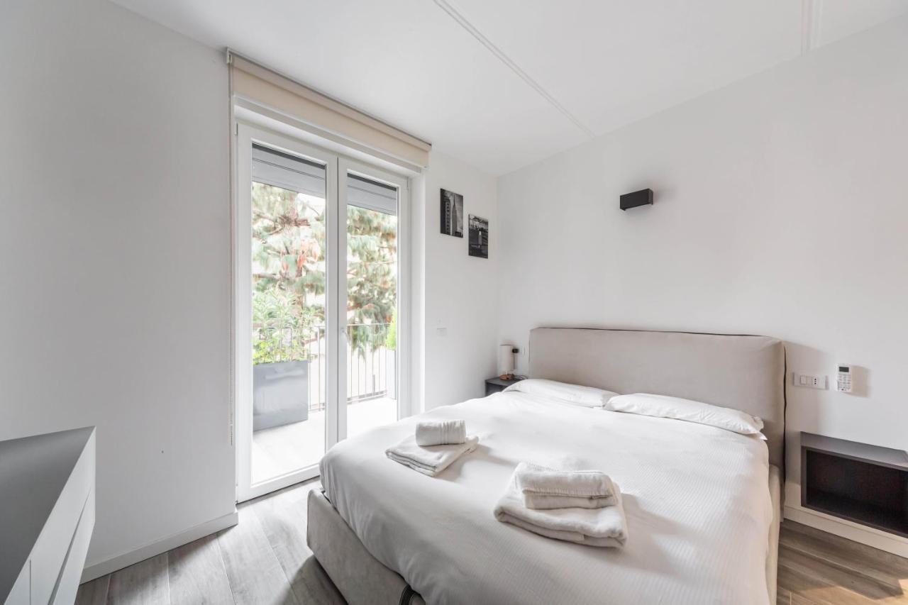 Comfy Apt With Private Parking & Balcony Milano Esterno foto